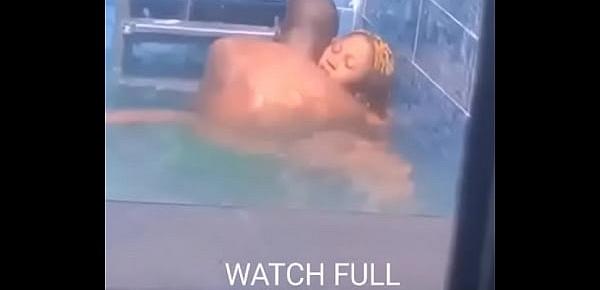  Lovers Having Sex In Swimming Pool